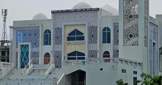 নির্মাণ শেষেও বন্ধ নেত্রকোণার কোটি টাকার মডেল মসজিদ, দেখা দিয়েছে ফাটল